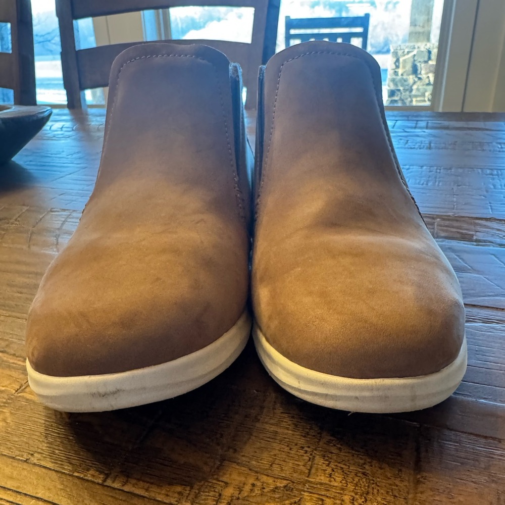 OLUKAI Hawaiiloa Manu Hope Women's Booties, size 9 Waterproof Full-Grain Leather